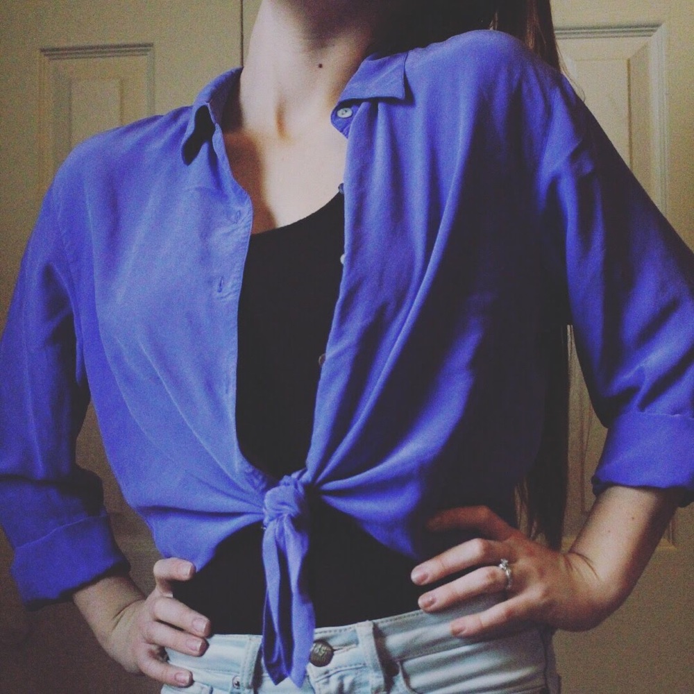 ☆ Periwinkle Blouse ☆ - Picture 2 of 4